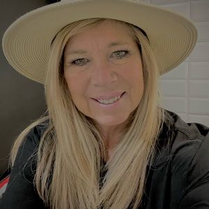 Meet your Posher, Deb